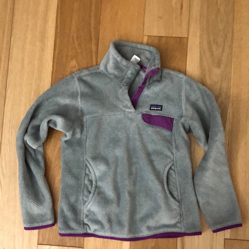 Gray women’s Patagonia quarter button pullover